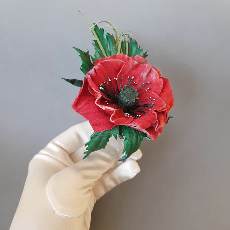 胸針 Leather brooch poppy for her Leather women's jewelry - 胸針 - 真皮 紅色