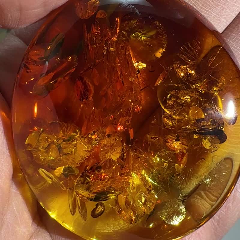 白兰地琥珀制成的大型奢华吊坠 闪烁着独特的天然火花 - 項鍊 - 半寶石 透明