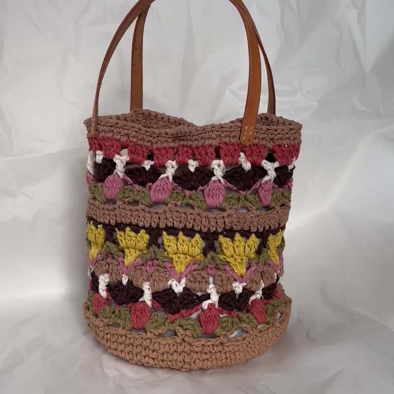 純手工編織 夏天的顏色草編水桶包 真皮手提袋 summer yarn bag - 束口袋/束口背包/水桶包 - 其他材質 卡其色