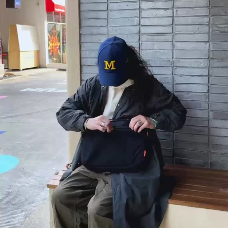 時尚輕柔斜挎包多口袋通勤挎包13吋ipad筆電收納包 - 側背包/斜背包 - 尼龍 黑色