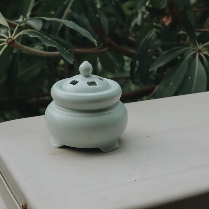台灣製電子熏香爐 汝窯色圓滿爐 搭配樹脂聖木屑超好用 - 香氛/精油/擴香 - 陶 透明