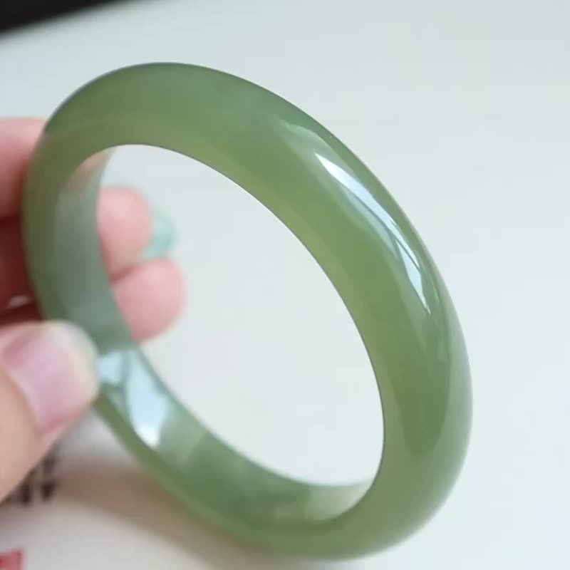 天然晴水和田玉手鐲  晴水手鐲冰底湖水綠顏色美脂份厚七夕禮物 - 手鍊/手環 - 玉石 