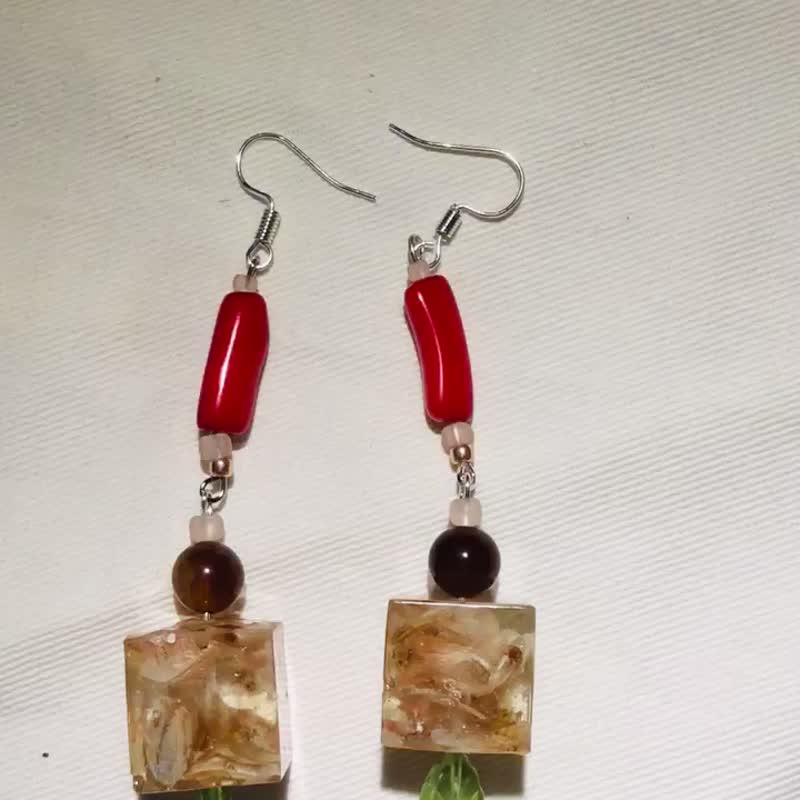 Rose petals and natural stones fantasy unique handmade earrings - ต่างหู - เครื่องเพชรพลอย สีแดง