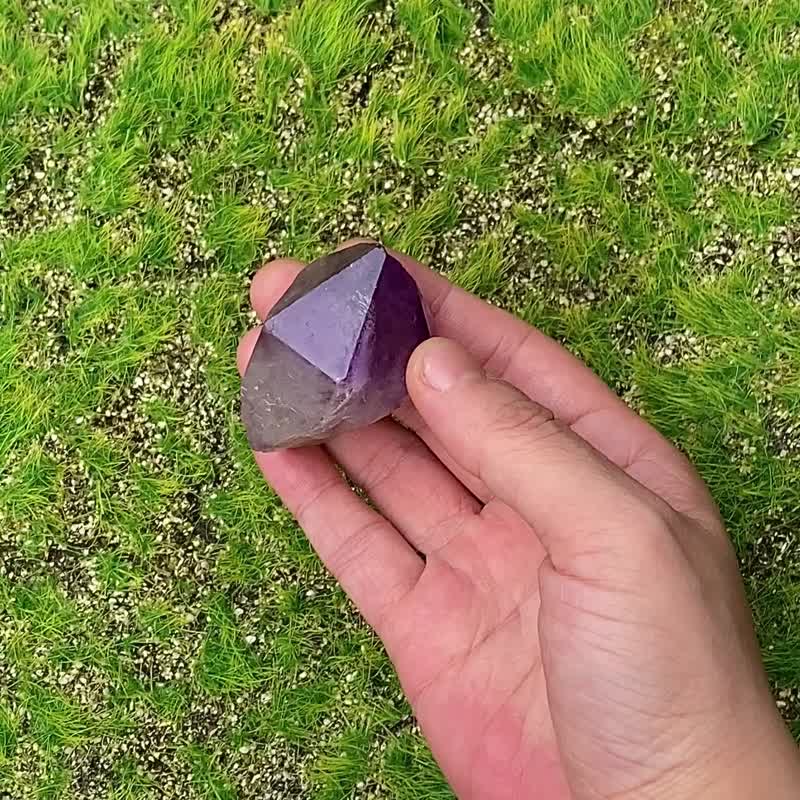 能量礦石-彩虹紫晶骨幹 冥想 療癒 避邪化煞 吸收負能量 快速出貨 - 擺飾/家飾品 - 水晶 紫色