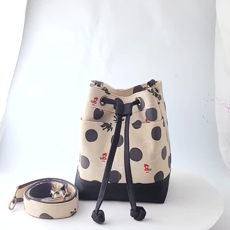 2-color drawstring bucket bag, water-repellent printed bag, side backpack - Pearl Milk Tea/Yellow Flower Field - กระเป๋าแมสเซนเจอร์ - ผ้าฝ้าย/ผ้าลินิน สีกากี