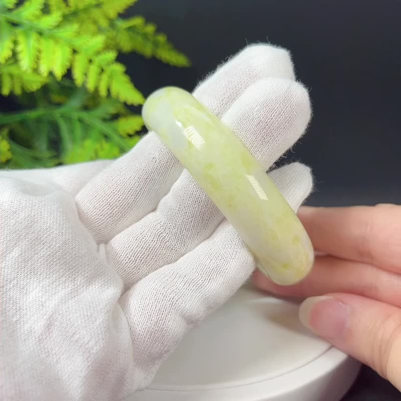 Unique cauliflower jade bracelet 59MM jadeized pale yellow and white gradient jade bracelet with warm texture and pleasant color - สร้อยข้อมือ - หยก 