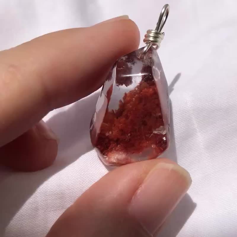 Brazilian red ghost ghost crystal pendant crystal decoration phantom quartz pendant - สร้อยคอ - คริสตัล สีแดง