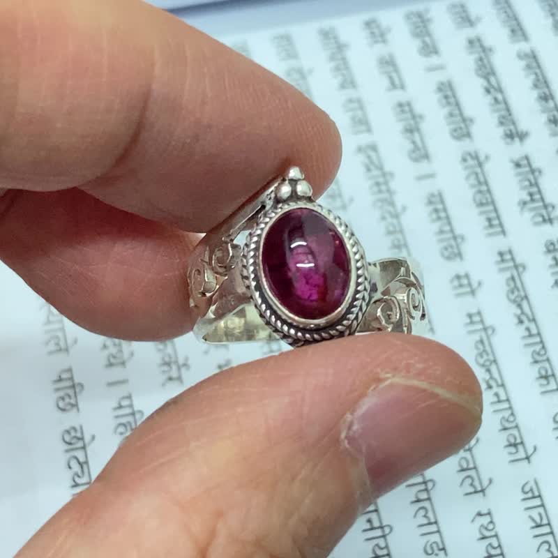 Natural tourmaline ring made in Nepal 925 sterling silver handmade - แหวนทั่วไป - เครื่องประดับพลอย สีดำ