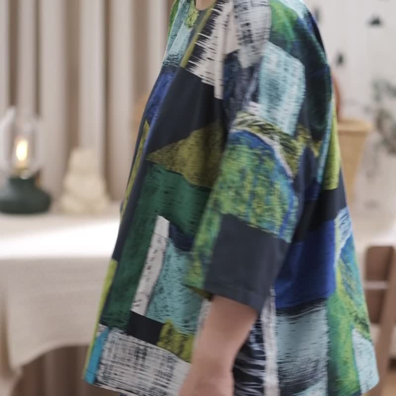 Chitose green and blue brush strokes painting sleeved square clothes - Women's Tops - Cotton & Hemp Green