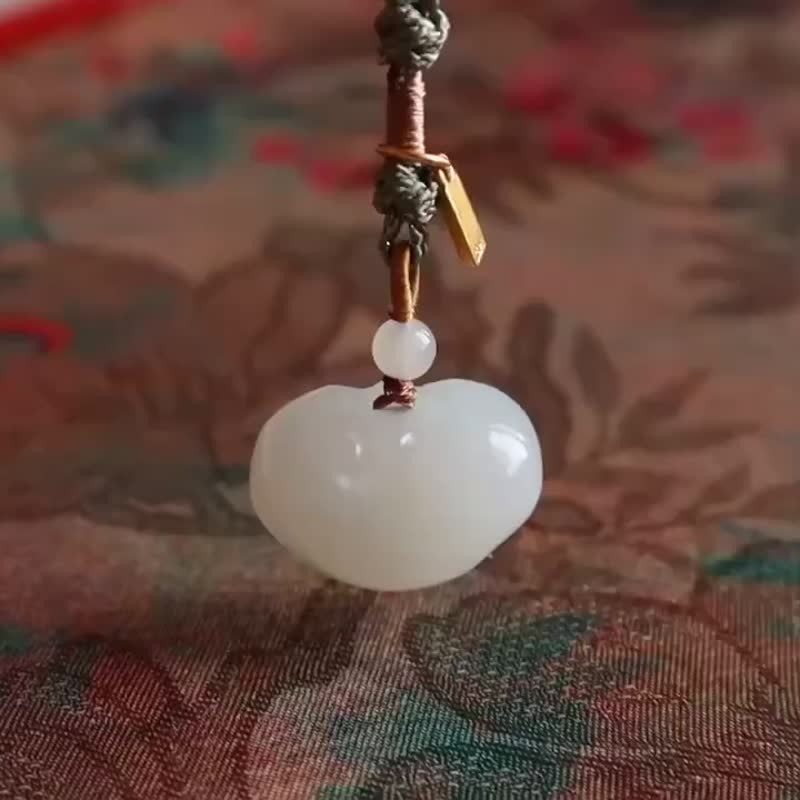 Chubby Ruyi Natural Hetian Jade Ruyi Lock Pendant Thick Fat Pure Hand-carved Mutton Fat White Hetian Jade - สร้อยข้อมือ - หยก 