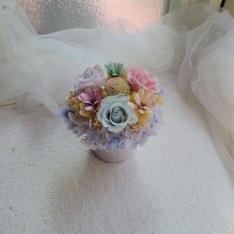 [In stock] Everlasting rose table flowers. potted flowers. Ornaments. Comes with gift box. graduate. teacher gift - Dried Flowers & Bouquets - Plants & Flowers 