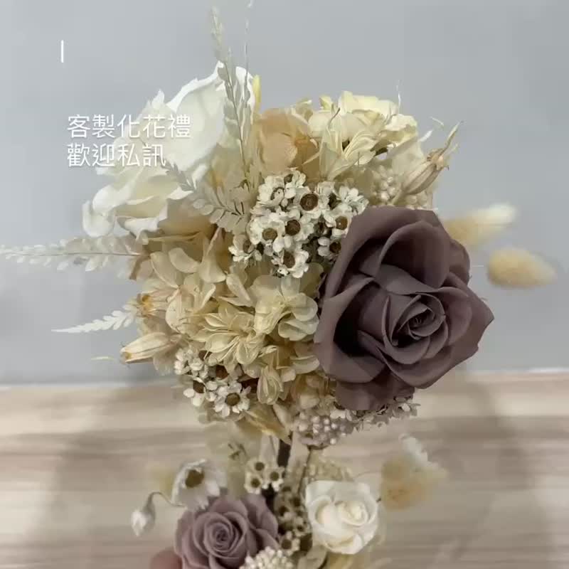 Classical and tranquil flower ball tree/flower gift/birthday/Valentine’s Day/home decoration/congratulations/housewarming/opening - ช่อดอกไม้แห้ง - พืช/ดอกไม้ ขาว