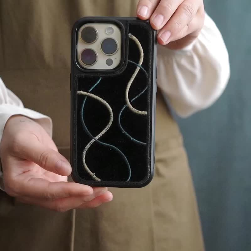 iphone黑色絲絨波浪款手機服 手機殼情人節 - 手機殼/手機套 - 塑膠 黑色