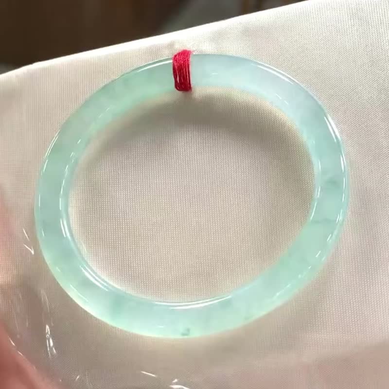 冰種翡翠天然翡翠玉鐲A玉手鐲 玉鈪 • 冰種晴水翡翠貴妃鐲 - 手鍊/手環 - 玉石 綠色