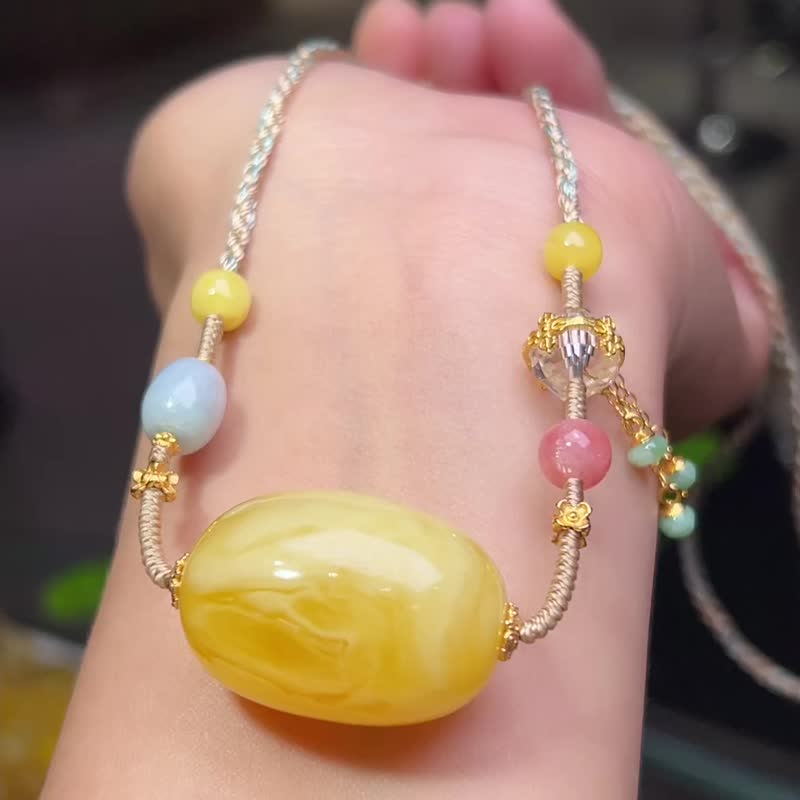 Genuine natural raw Russian Baltic amber barrel beads, date-shaped, for a delicate collarbone necklace. Diameter 30*21mm. Features excellent wax content. - พวงกุญแจ - คริสตัล 