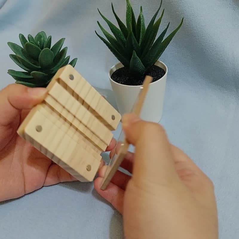 十二星座系列 柚木 多功能方塊化妝鏡手機架 天蠍座 客製化禮物 - 手機/平板支架 - 木頭 黃色