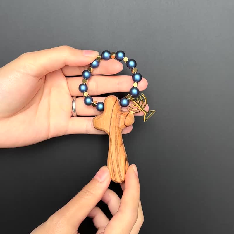 Blue and gold menorah olive wood cross car or bike decoration - พวงกุญแจ - วัสดุอื่นๆ 