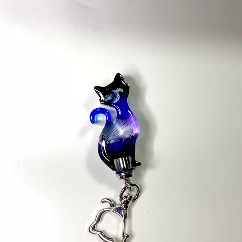 僅限國際配送。雲樹脂貓照亮天空　純黑色 3 - 鑰匙圈/鑰匙包 - 樹脂 多色