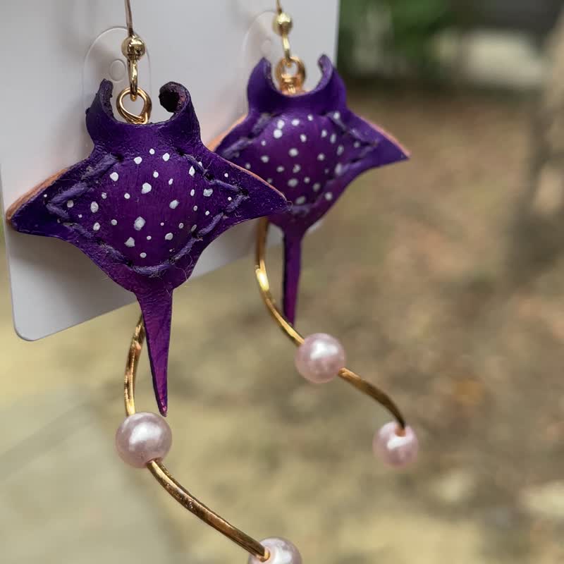 ///Leather Stingray///Earrings///Ear Hooks/// Clip-On - ต่างหู - หนังแท้ 