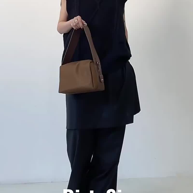 棕色 焦糖麻薯包 牛皮拼接寬肩帶 密織斜紋尼龍方包 單肩斜背包 - 側背包/斜背包 - 尼龍 咖啡色