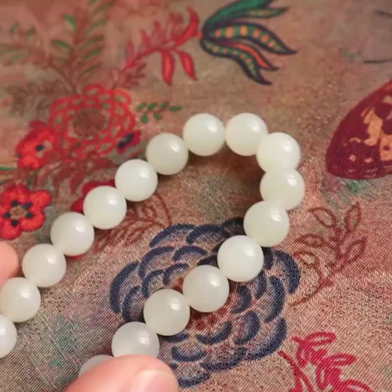 Natural Hetian jade single circle bracelet Xinjiang mountain material mutton fat jade simple and elegant Mother's Day gift - Bracelets - Jade 