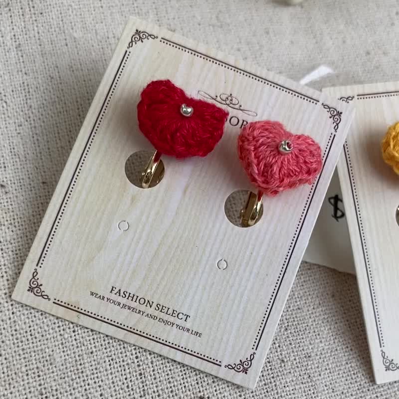 [Handmade jewelry series] Crocheted two-color small love multi-color clip-on earrings - ต่างหู - งานปัก สีแดง