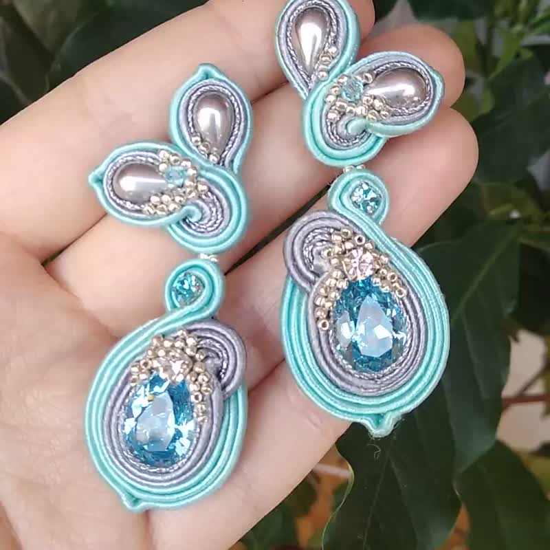 Earrings Drop floral earrings with Swarovski stones in blue color - 耳環/耳夾/耳骨夾 - 其他材質 藍色