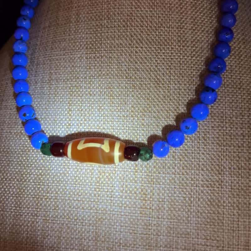 Amber Natural Burmese Gold and Blue Amber + Heaven and Earth Dzi Beads Necklace 8mm Carnelian Heaven and Earth Dzi Beads#山奇art - Necklaces - Semi-Precious Stones Multicolor