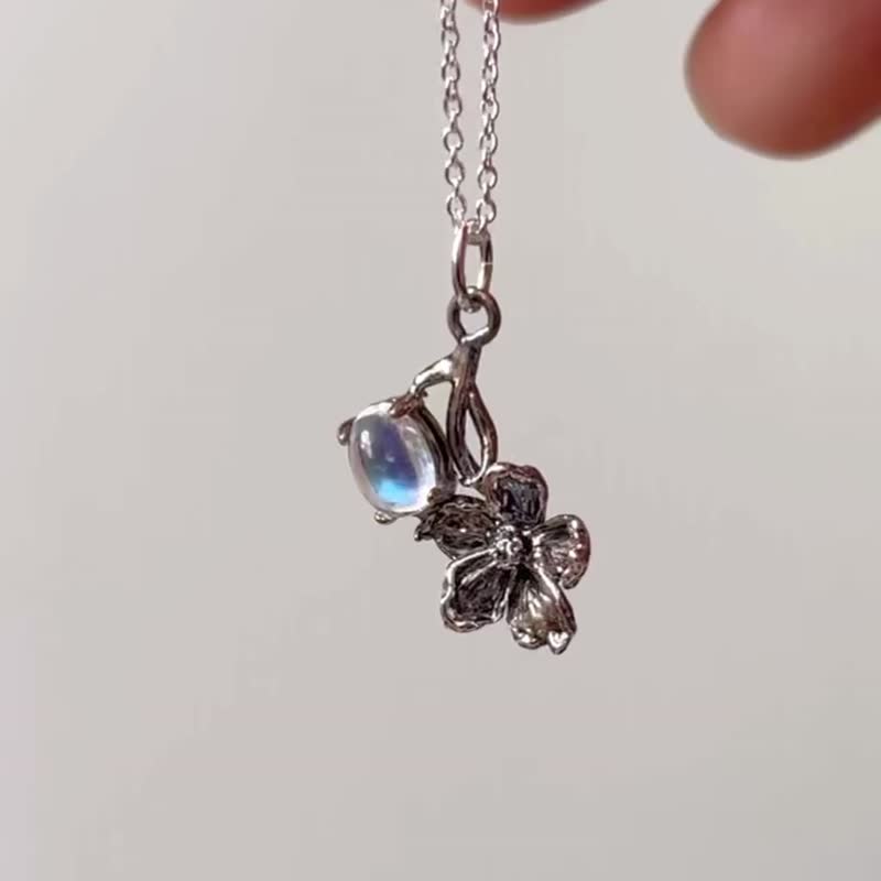 Sterling Silver Swallow Moonstone Necklace - สร้อยคอ - เงินแท้ สีเงิน