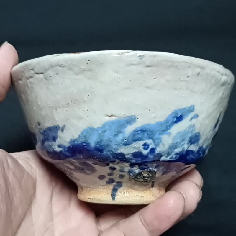 Chen Xuanheng creates a stylish tea bowl with Shino glaze - Teapots & Teacups - Pottery Multicolor