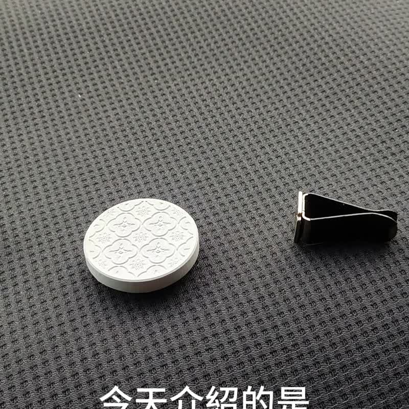 台灣黑熊V領款 | 車用擴香石-質感與生活的MIT - 香氛/精油/擴香 - 水泥 金色