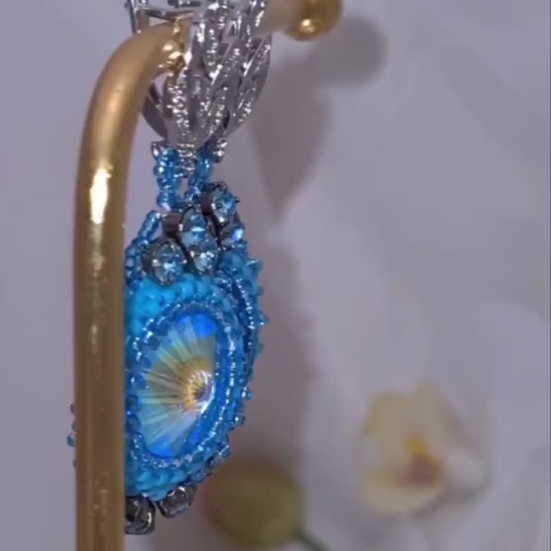 Crystal Drop Earrings Leverback Statement Earrings Moissanite Leaf Earrings - 耳環/耳夾/耳骨夾 - 玻璃 粉紅色