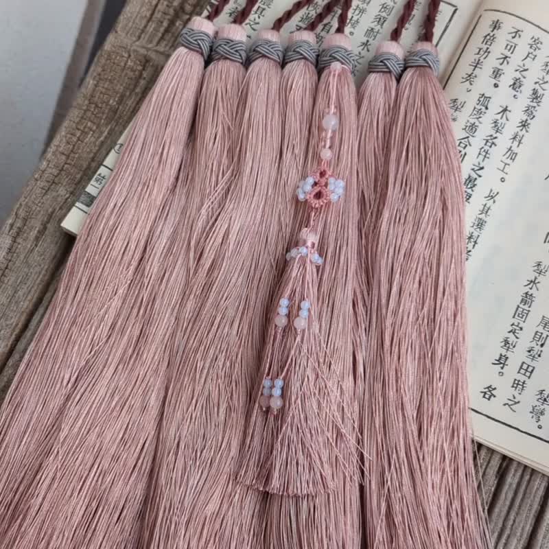 古琴穗古琴流蘇琴穗櫻草粉色帶珠環小穗款吊飾 - 吊飾/掛飾 - 繡線 粉紅色