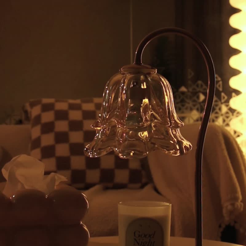 Lily of the valley melted wax lamp aromatherapy lamp melted wax lamp scented candle atmosphere light - เทียน/เชิงเทียน - แก้ว ขาว