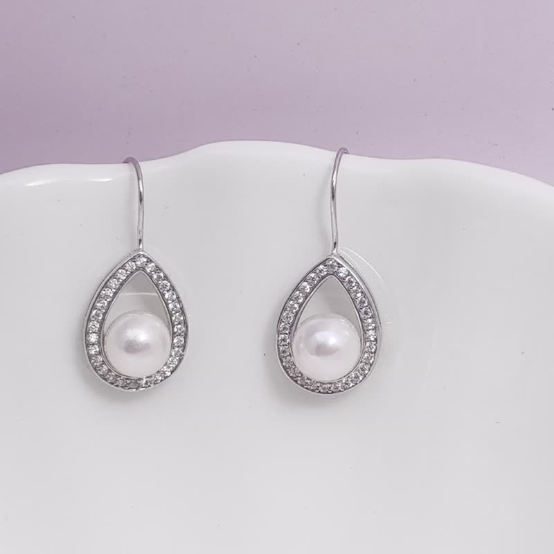 Akoya seawater pearl cherry blossom Silver earrings - Earrings & Clip-ons - Pearl White