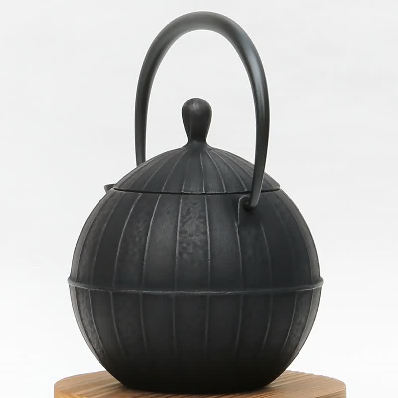壹鑄堂 南部鐵器 鐵瓶 鐵壺 核桃0.8L 日本製 - 茶壺/茶杯/茶具 - 其他金屬 黑色