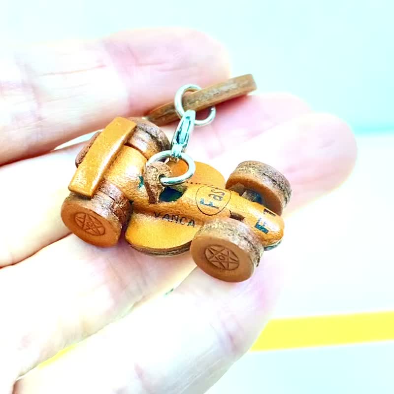 F1　レーシングカー　ミニ　本革キーホルダー　日本製手作り　立体造形のVANCA - 鑰匙圈/鑰匙包 - 真皮 咖啡色