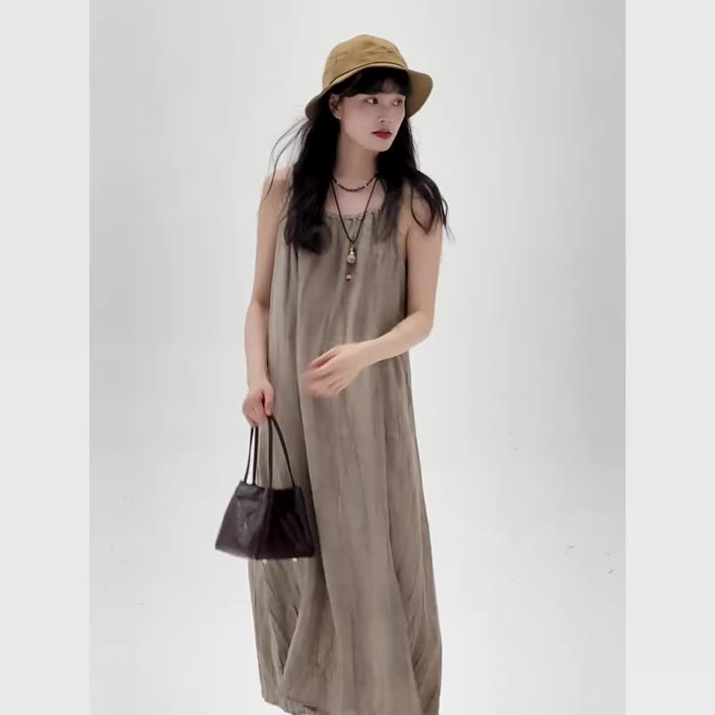 Khaki grey linen tie-dyed suspender dress Retro loose long skirt Elegant suspender dress Spaghetti strap dress - ชุดเดรส - ผ้าฝ้าย/ผ้าลินิน สีกากี