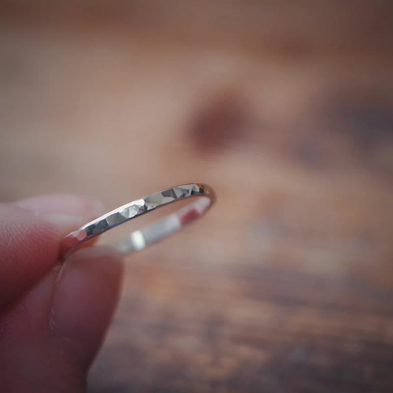 Wavy Pinky Ring - Handcrafted Ring - Stackable Ring - Hammered Ring - แหวนทั่วไป - เงินแท้ 