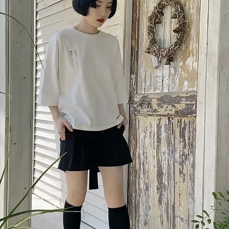 White walking T-shirt Japanese college girl style round neck drop shoulder sleeves loose short-sleeved shirt comfortable and casual - เสื้อยืดผู้หญิง - ผ้าฝ้าย/ผ้าลินิน ขาว
