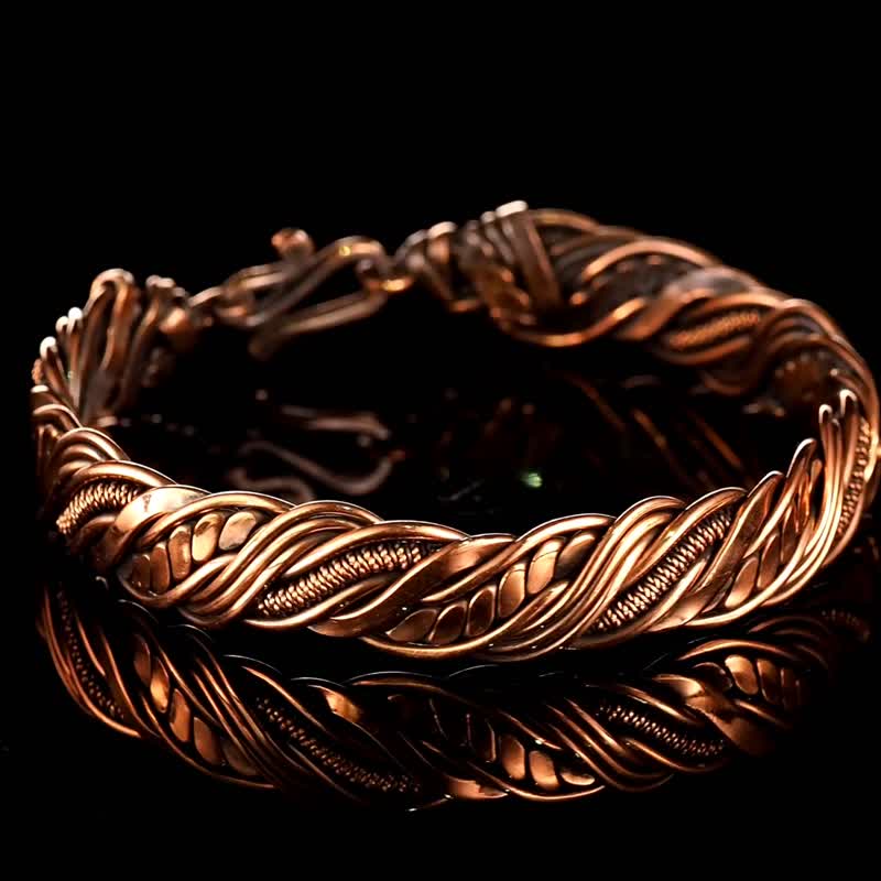 Wire wrapped copper bracelet / Unique stranded wire jewelry Wire Wrap Art - สร้อยข้อมือ - ทองแดงทองเหลือง สีทอง