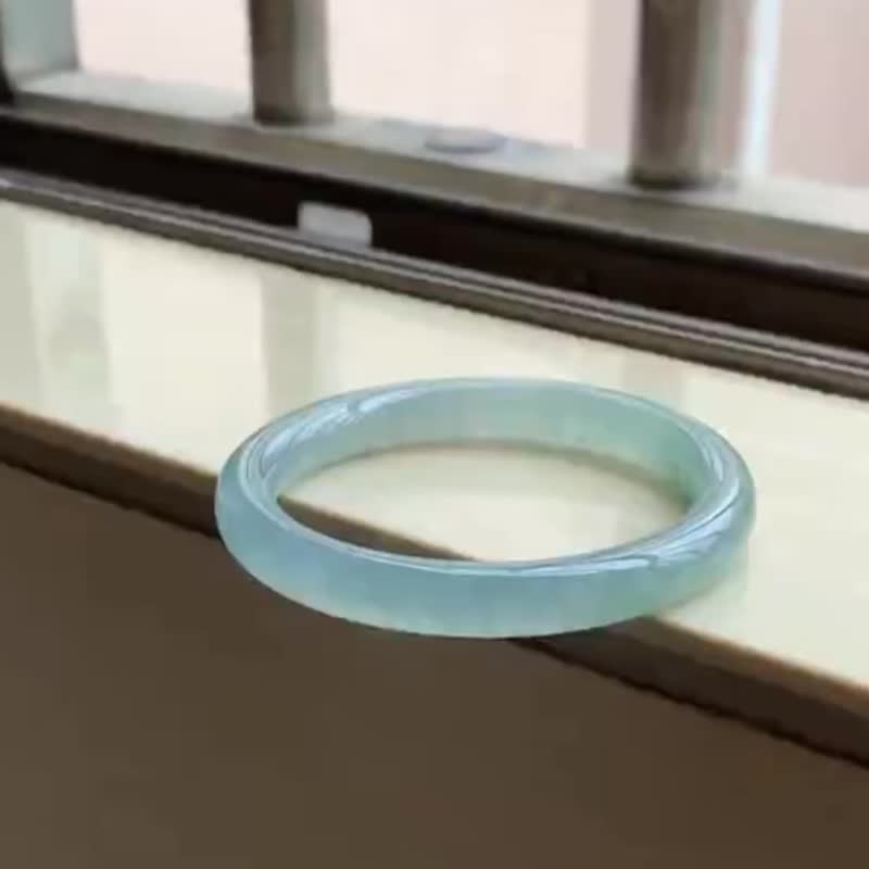 冰種翡翠天然翡翠玉鐲A玉手鐲 玉鈪 • 冰種淡湖綠翡翠圓鐲 - 手鍊/手環 - 玉石 綠色