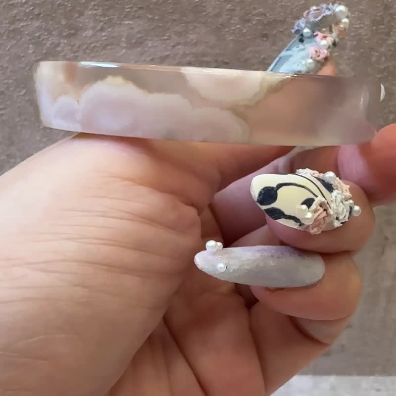櫻花瑪瑙手鐲 瑪瑙手鐲稀有方鐲冰透烟灰紫冰底粉雲朵氣質款55圈 - 手鍊/手環 - 玉石 