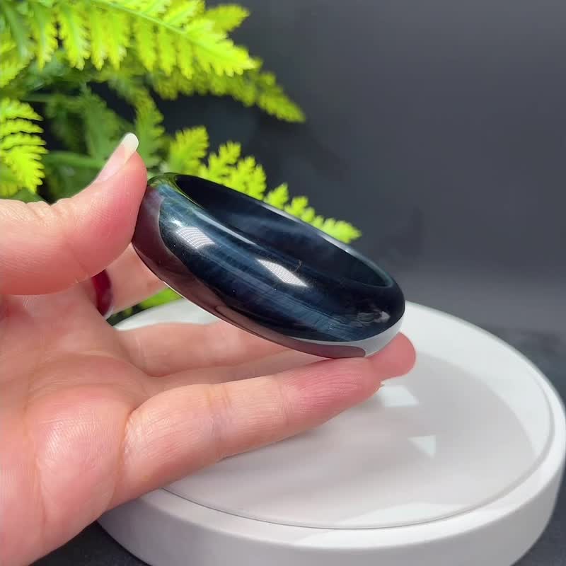 獨特藍色虎眼石手鐲57+MM 強藍光聚寶盆虎晴石手環 果敢自信冷靜 - 手鍊/手環 - 半寶石 藍色