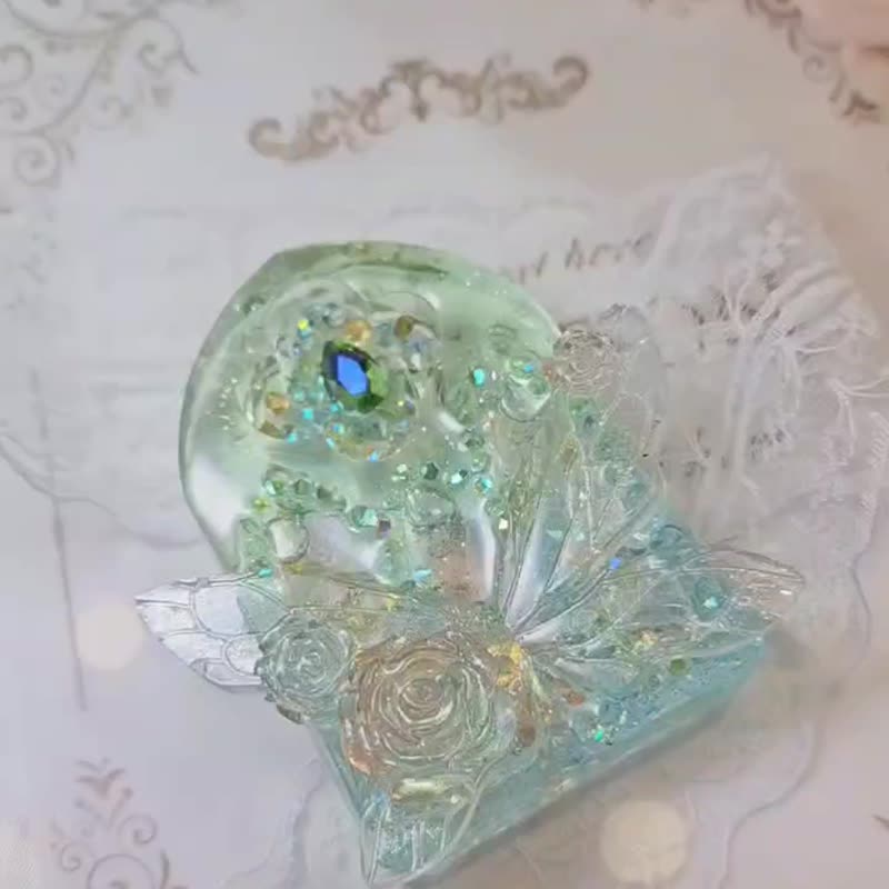 花窗玻璃系列-幻翼靈想 手工滴膠流沙吊飾 - 吊飾/掛飾 - 樹脂 綠色