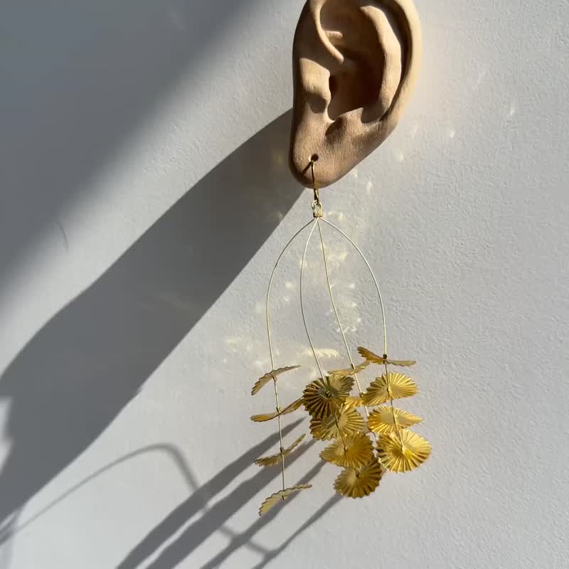 Luminous fragment earrings Ginkgo Bibola Ginkgo tree - Earrings & Clip-ons - Other Man-Made Fibers Gold