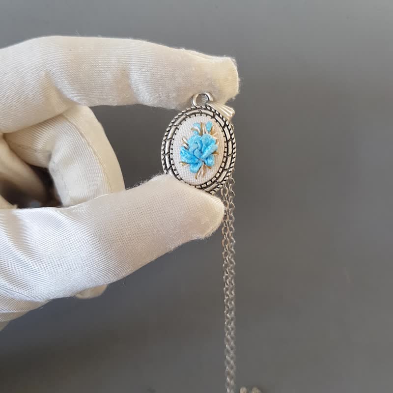 刺繡珠寶彼女のためのリボン刺繍ペンダント - ネックレス - シルク・絹 ブルー