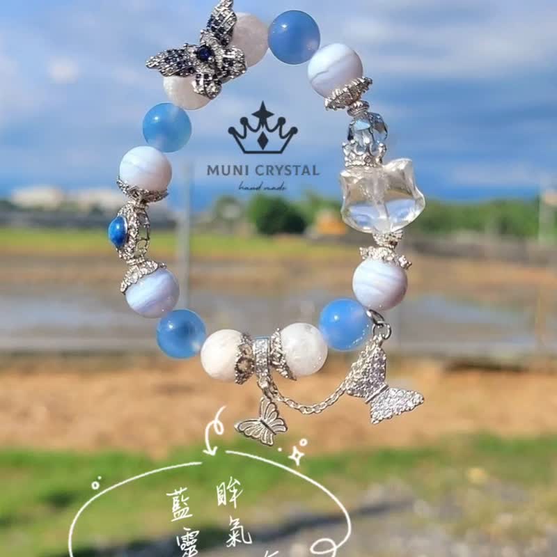 . Blue eyes. Aura white crystal fox blue and white fairy atmosphere design bracelet blue pattern sugar heart agate white ghost - Bracelets - Crystal Blue