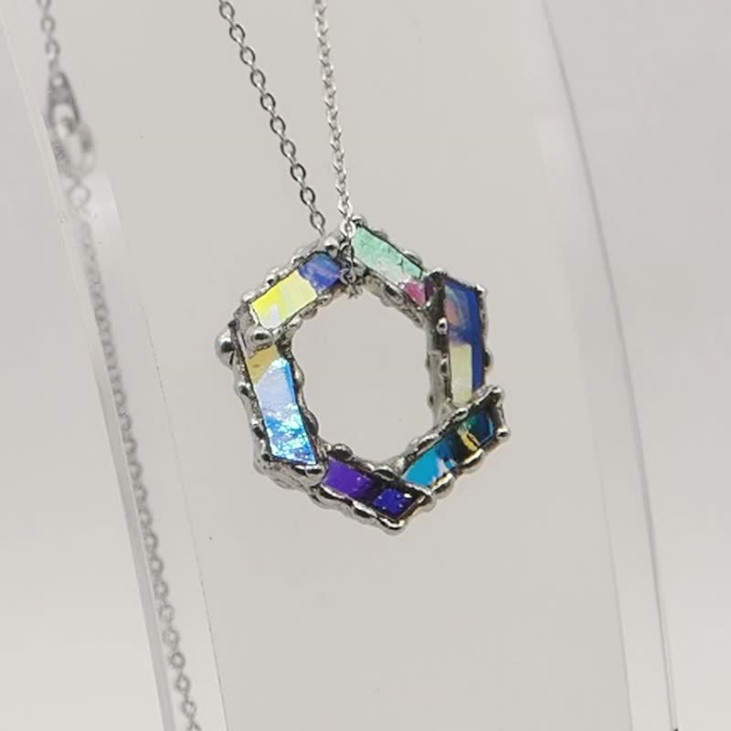 minuteness stained glass helical pendant - สร้อยคอ - แก้ว หลากหลายสี