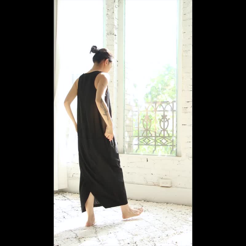 OMAKE 後交疊開衩V領洋裝 / 菱紋布 灰綠 - 洋裝/連身裙 - 棉．麻 綠色